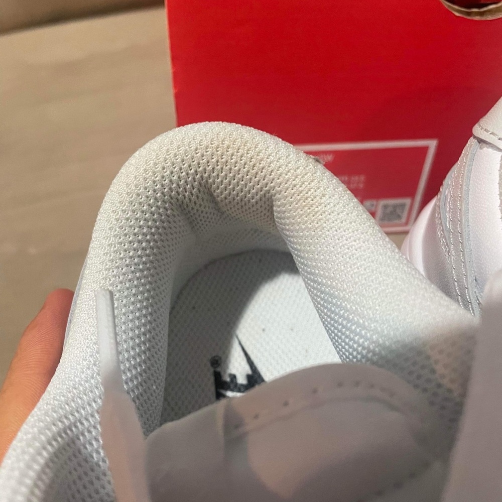 Woman’s low Nike dunk sneakers - Picture 5 of 8